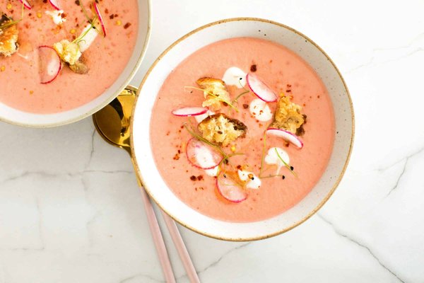 Comment préparer un gaspacho sans pain pour une version allégée?